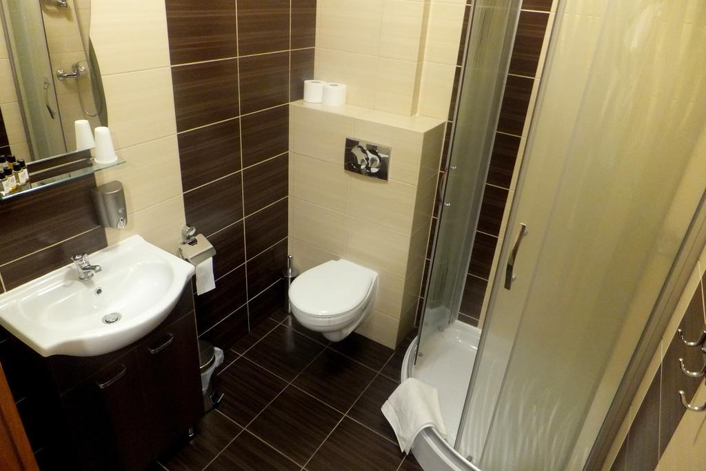 Hotel Stara Gorzelnia Lichen Stary Room photo
